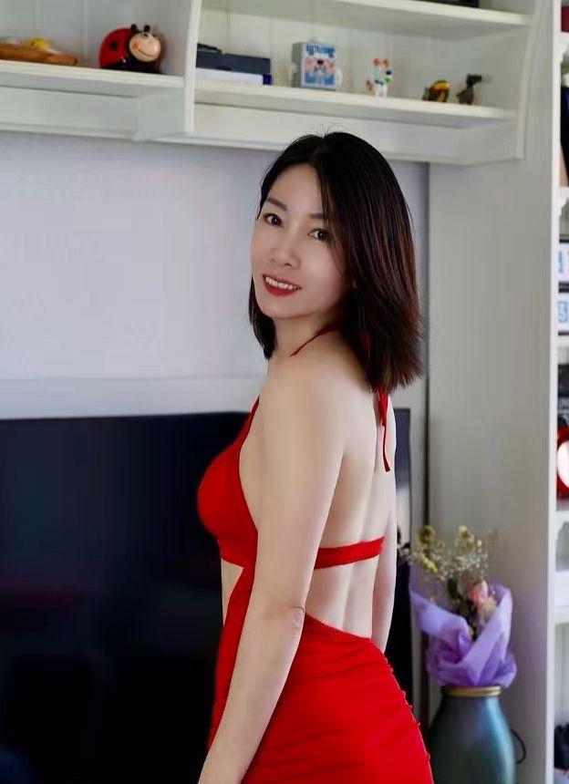 663431635: Chica busca chico en Barcelona