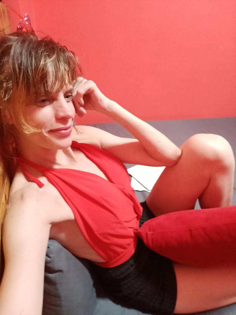 677384025: Chica busca chico en Tarragona