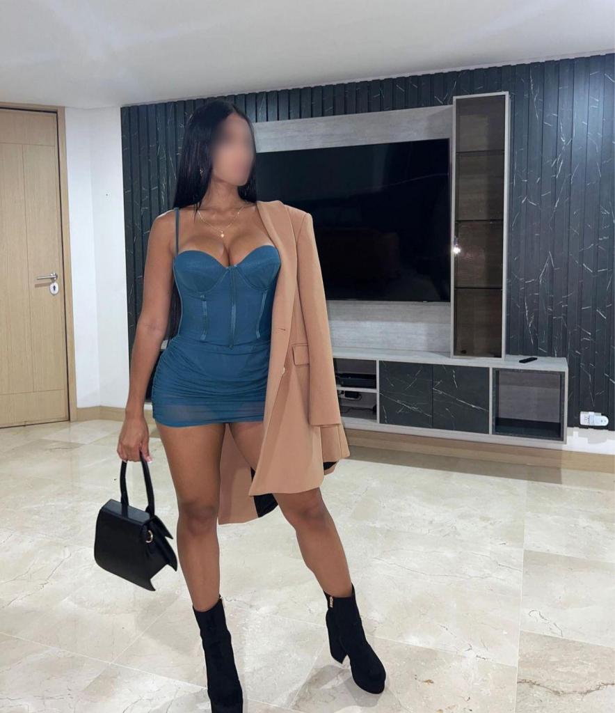 642847157: Chica busca chico en La Coruña