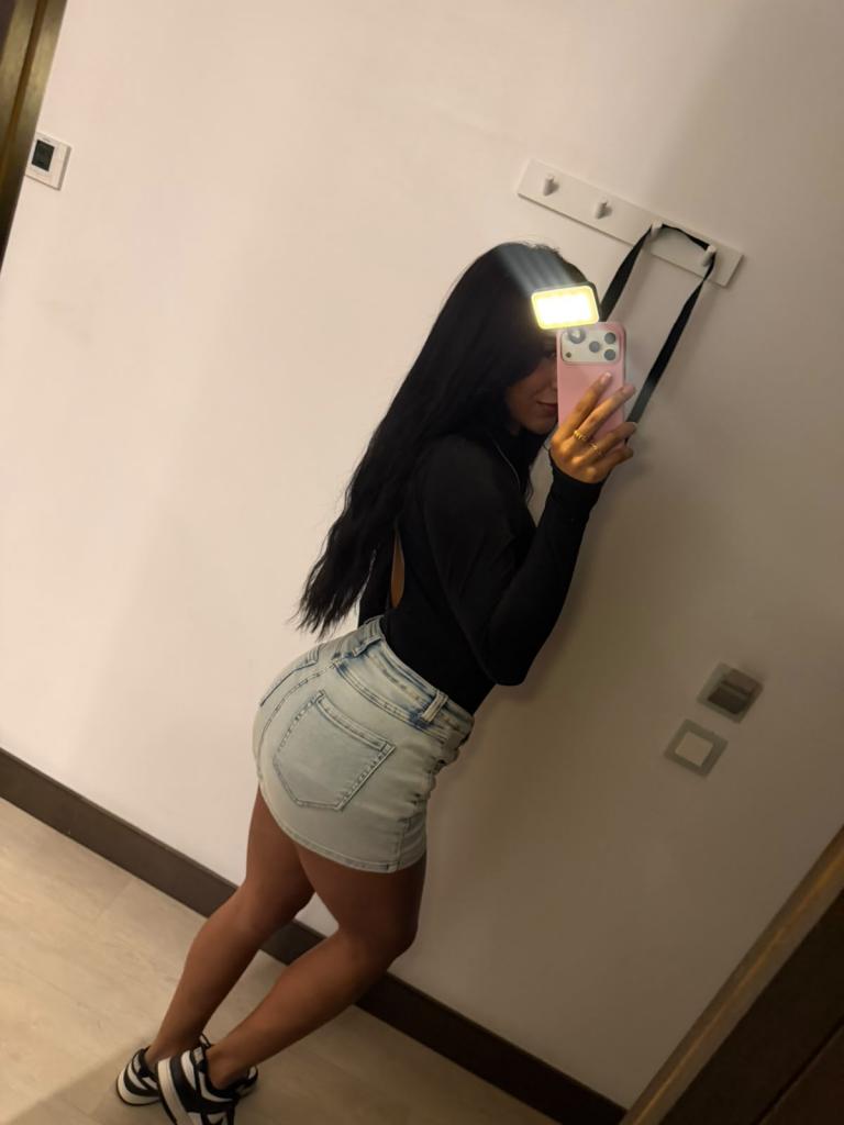 631137410: Chica busca chico en Barcelona