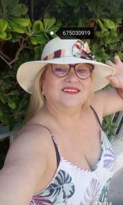 672988631: Chica busca chico en Alicante