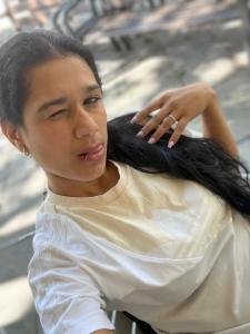 613849583: Chica busca chico en Barcelona