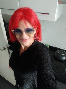 677549270: Chica busca chico en La Coruña