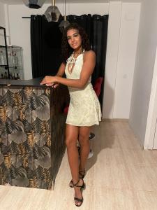 647315397: Chica busca chico en Madrid