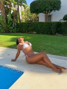 635882289: Chica busca chico en Málaga