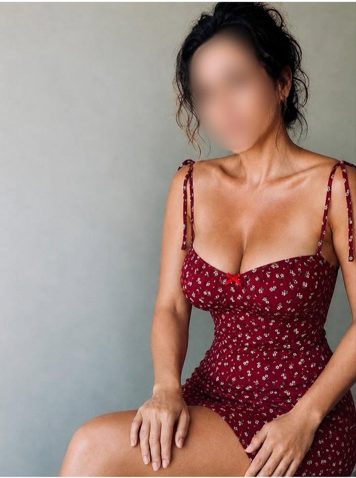 745095121: Chica busca chico en Madrid