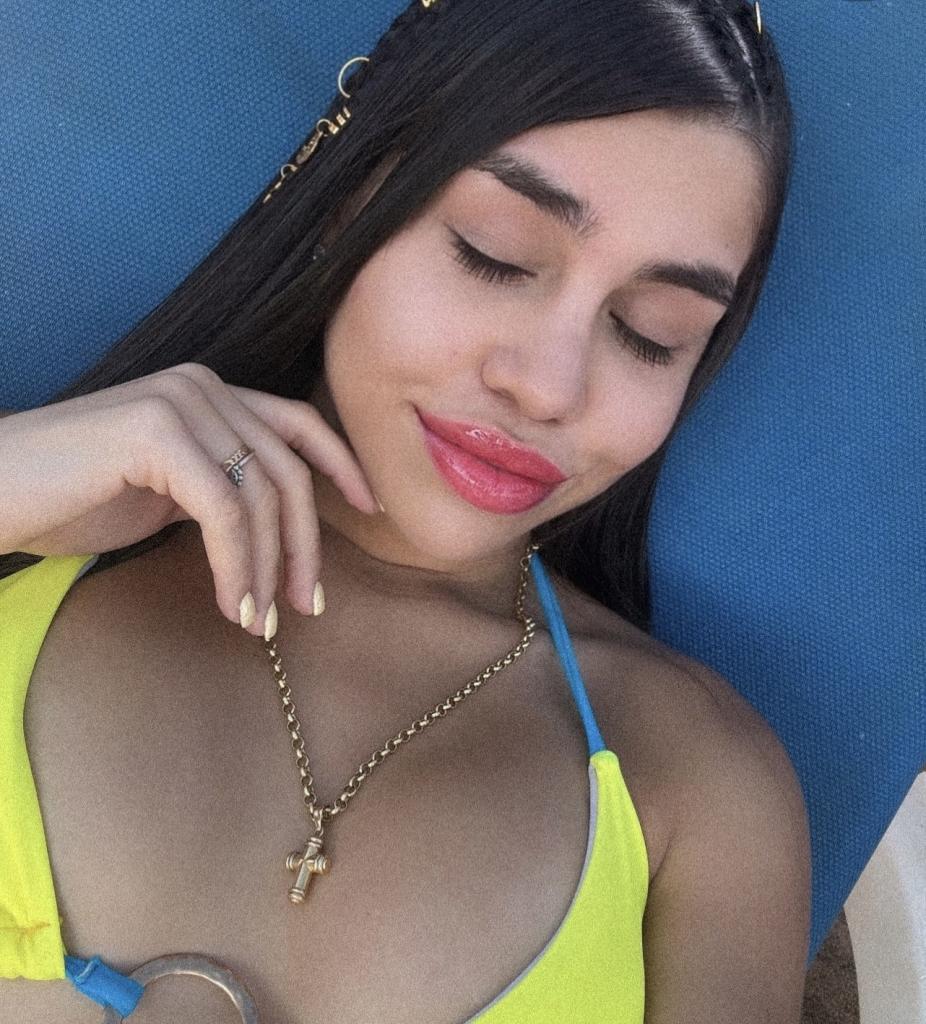 611395575: Chica busca chico en La Coruña