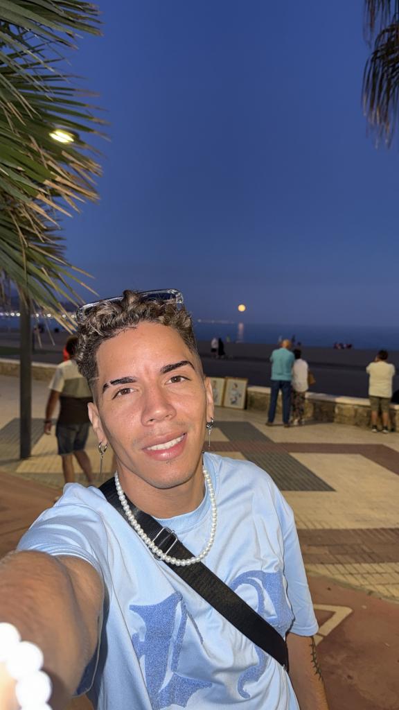 643093545: Chico busca chica en Málaga