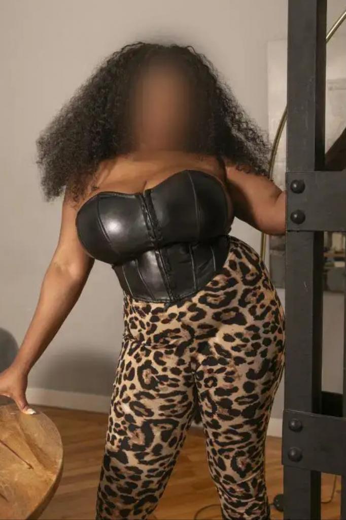 655067821: Chica busca chico en Murcia