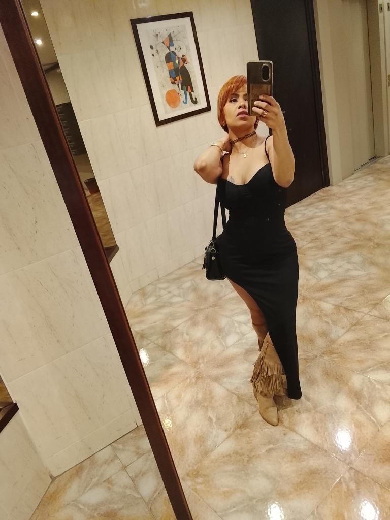 607895744: Chica busca chico en Barcelona