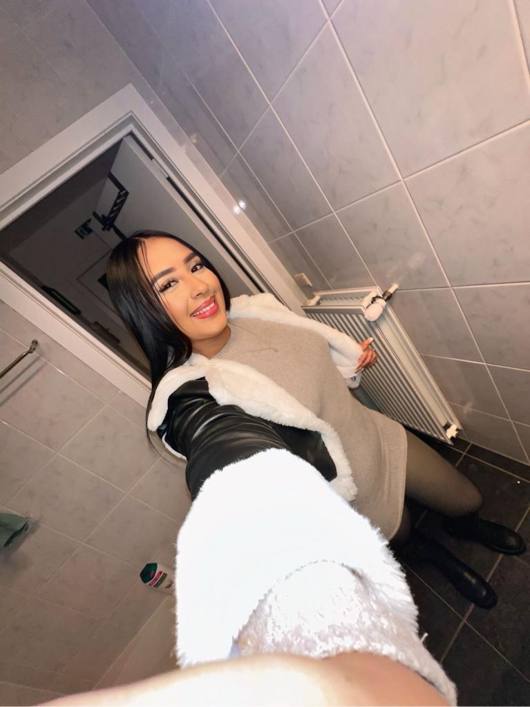 632236000: Chica busca chico en León