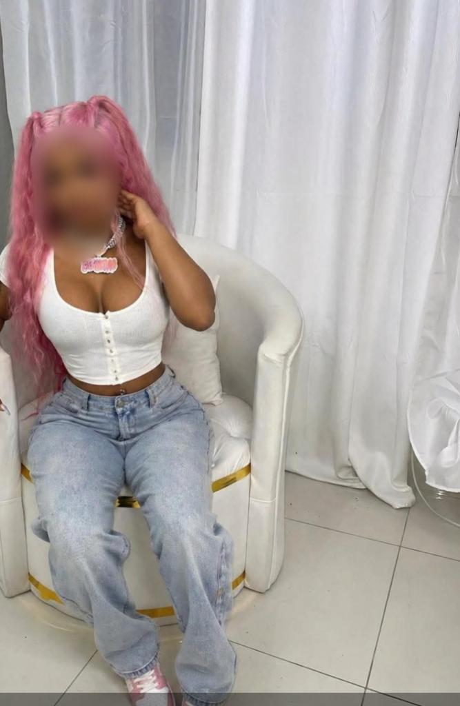 631858521: Chica busca chico en Gerona