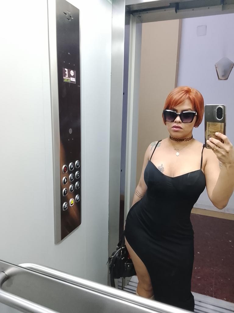 607895744: Chica busca chico en Barcelona