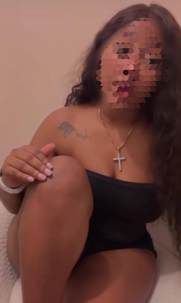 631858521: Chica busca chico en Gerona