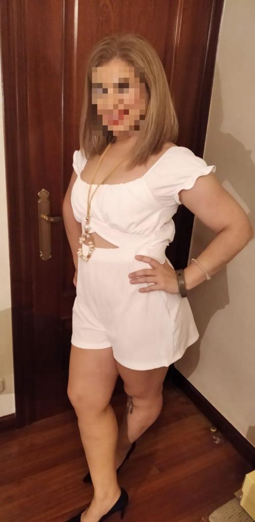 631839596: Chica busca chico en Barcelona
