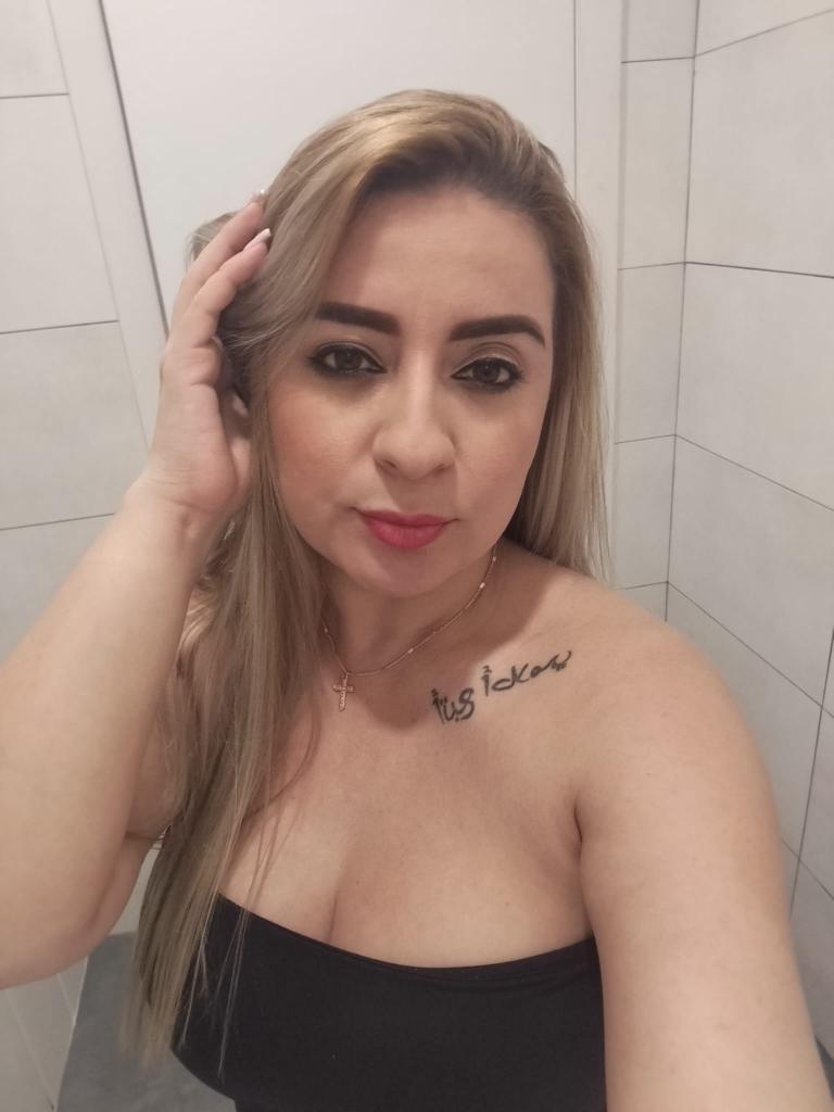 694286258: Chica busca chico en Barcelona