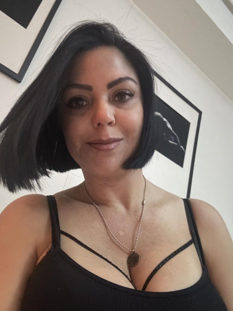 Chica busca chico en Ibiza: 