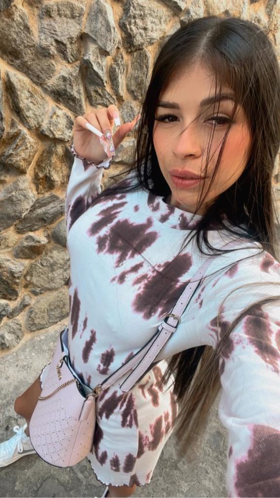 614210813: Chica busca chico en Barcelona