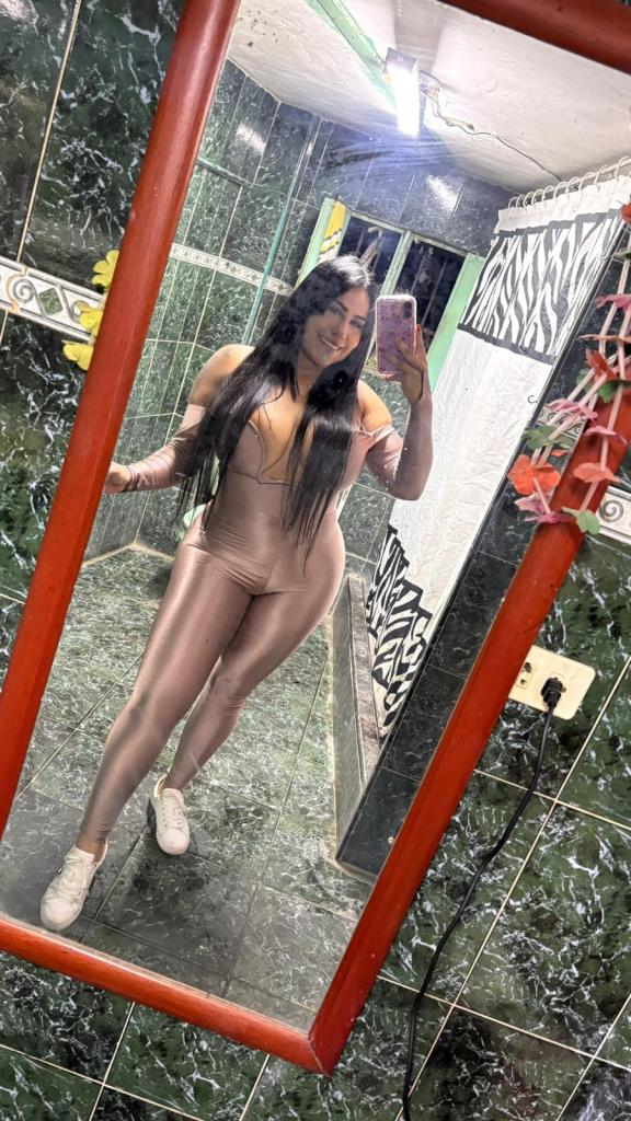 613592989: Chica busca chico en Barcelona
