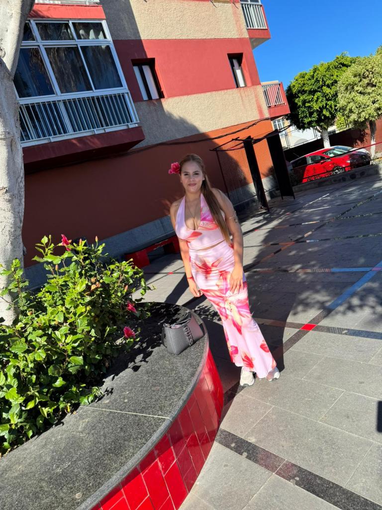 674958711: Chica busca chico en Las Palmas