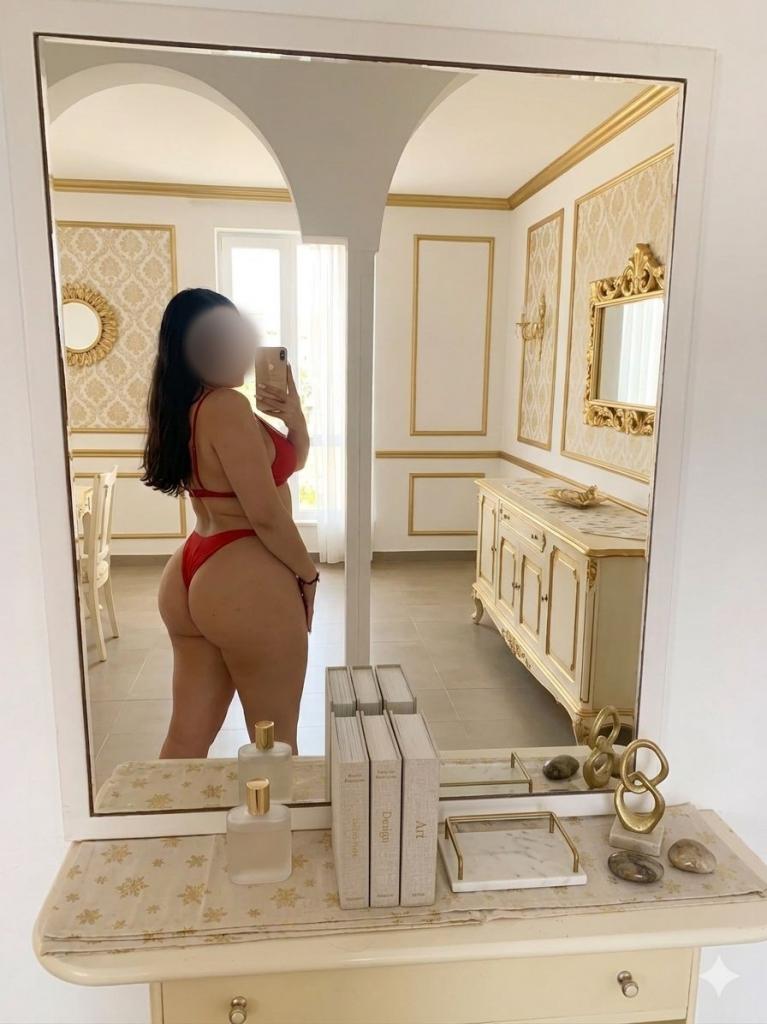 Chica busca chico en Almería: 