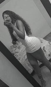 745035969: Chica busca chico en Gerona