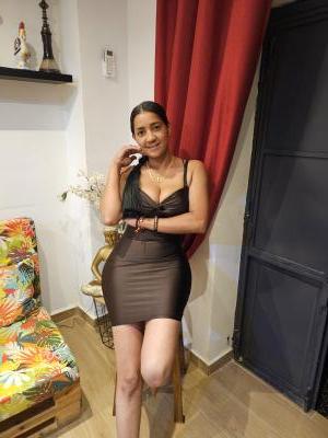 643373879: Chica busca chico en Sevilla