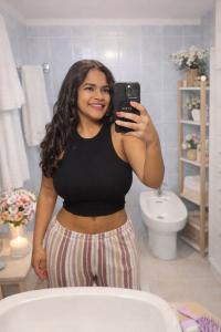 671134267: Chica busca chico en Sevilla