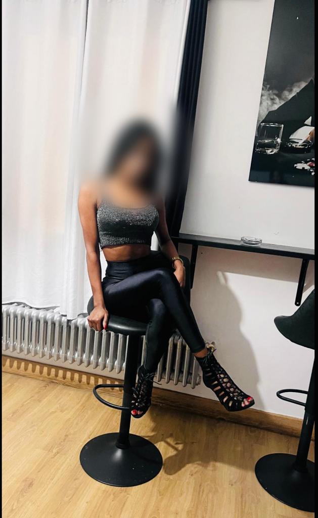 Chica busca chico en Granada: 
