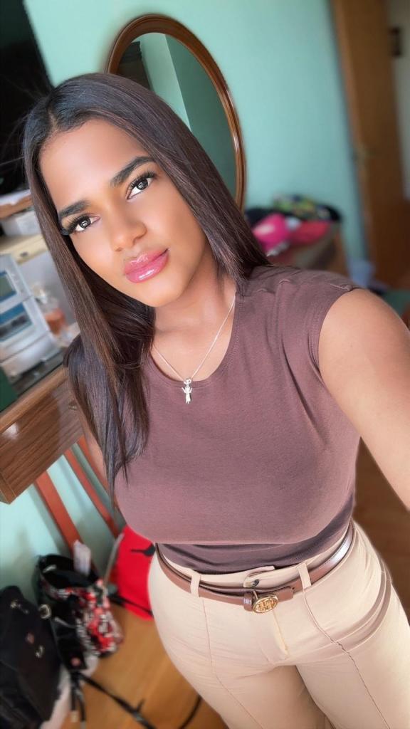 671134267: Chica busca chico en Sevilla