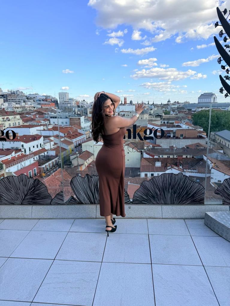 671134267: Chica busca chico en Sevilla
