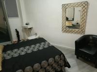 663998605: Chica busca chico en Valencia