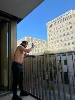 647414657: Chico busca chica en Madrid
