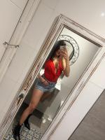 631367602: Chica busca chico en Gerona