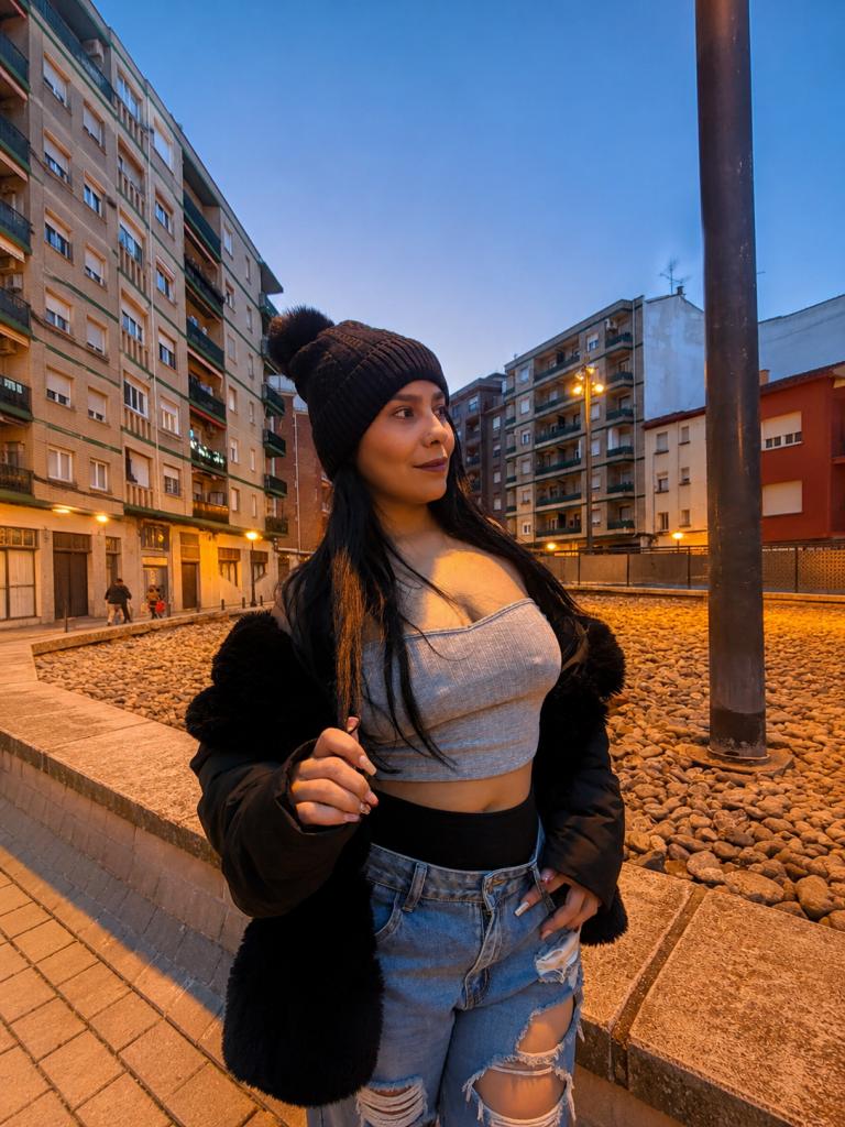 614712404: Chica busca chico en Tarragona