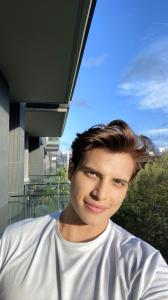 692972990: Chico busca chica en Valencia