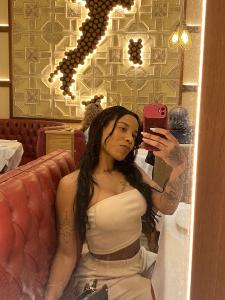 663117128: Chica busca chico en Barcelona