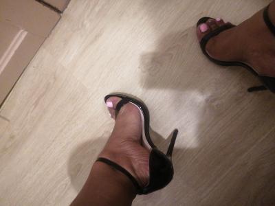 643159534: Chica busca chico en Gerona