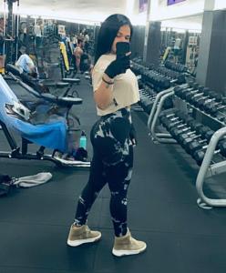 631086796: Chica busca chico en Barcelona