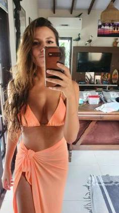 Chica busca chico en Ibiza: 