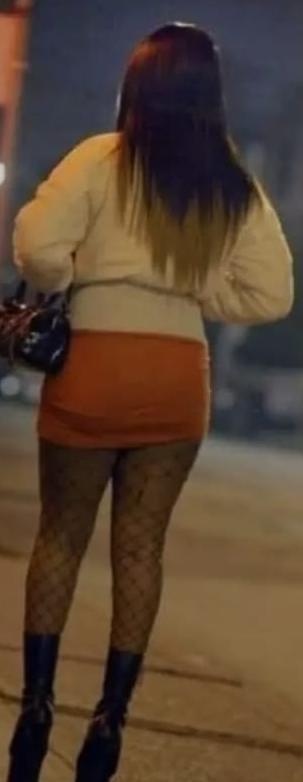 631180486: Chica busca chico en Málaga