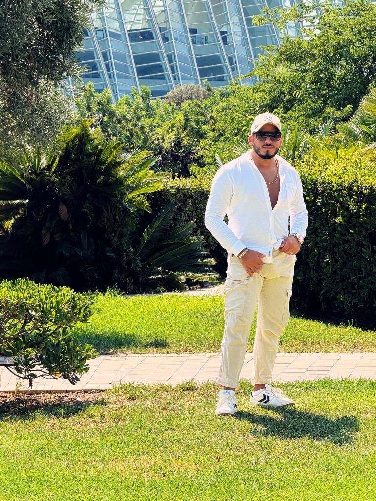 682318123: Chico busca chica en Madrid