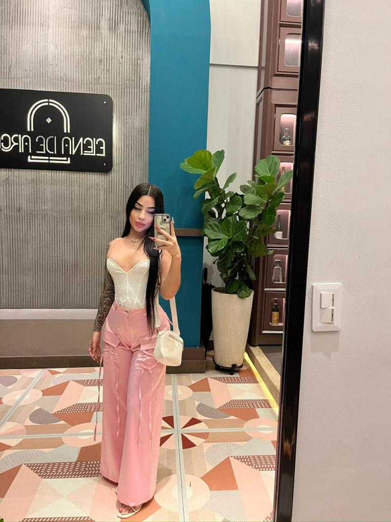 Chica busca chico en Granada: Chica busca chico