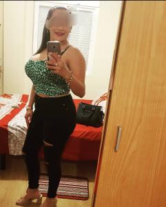 611255102: Chica busca chico en Almería