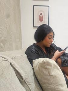 615475959: Chica busca chico en Sevilla