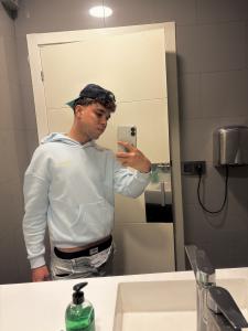 661169359: Chico busca chica en Sevilla