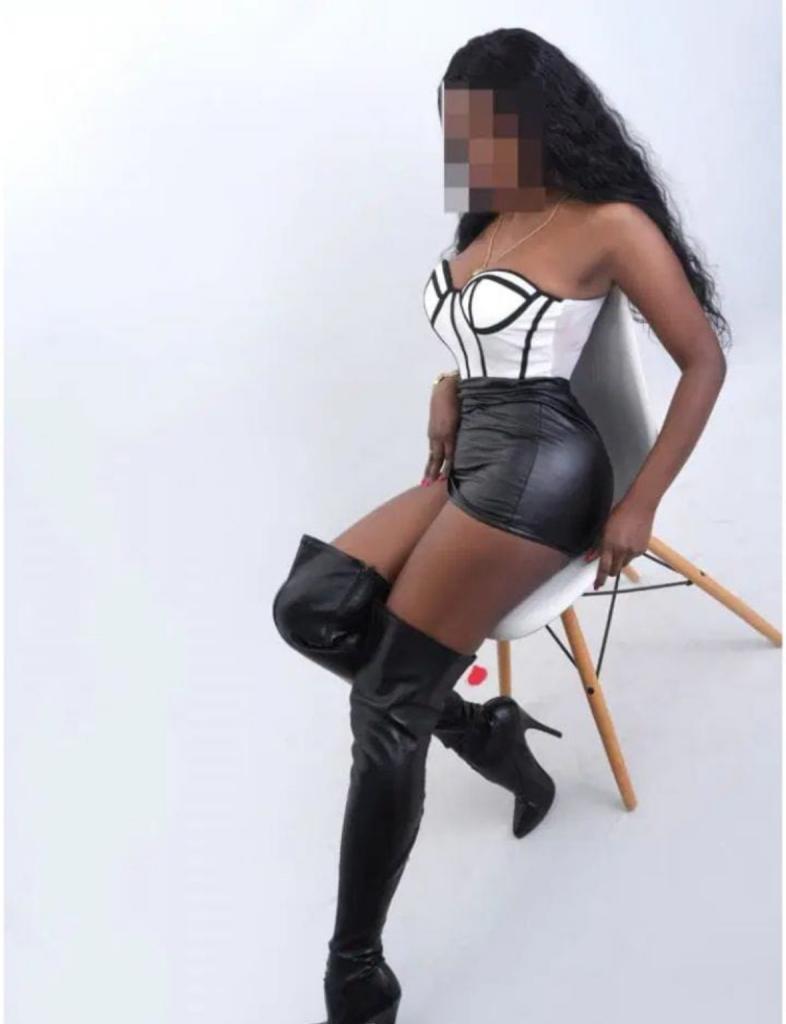 600559697: Chica busca chico en La Coruña