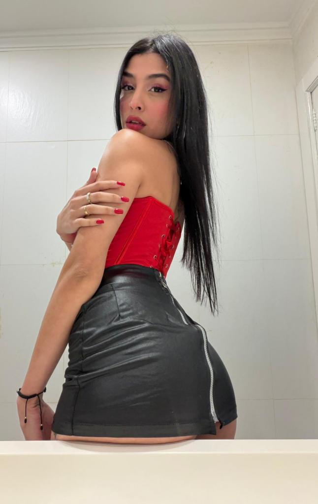 Chica busca chico en Ibiza: Chica busca chico