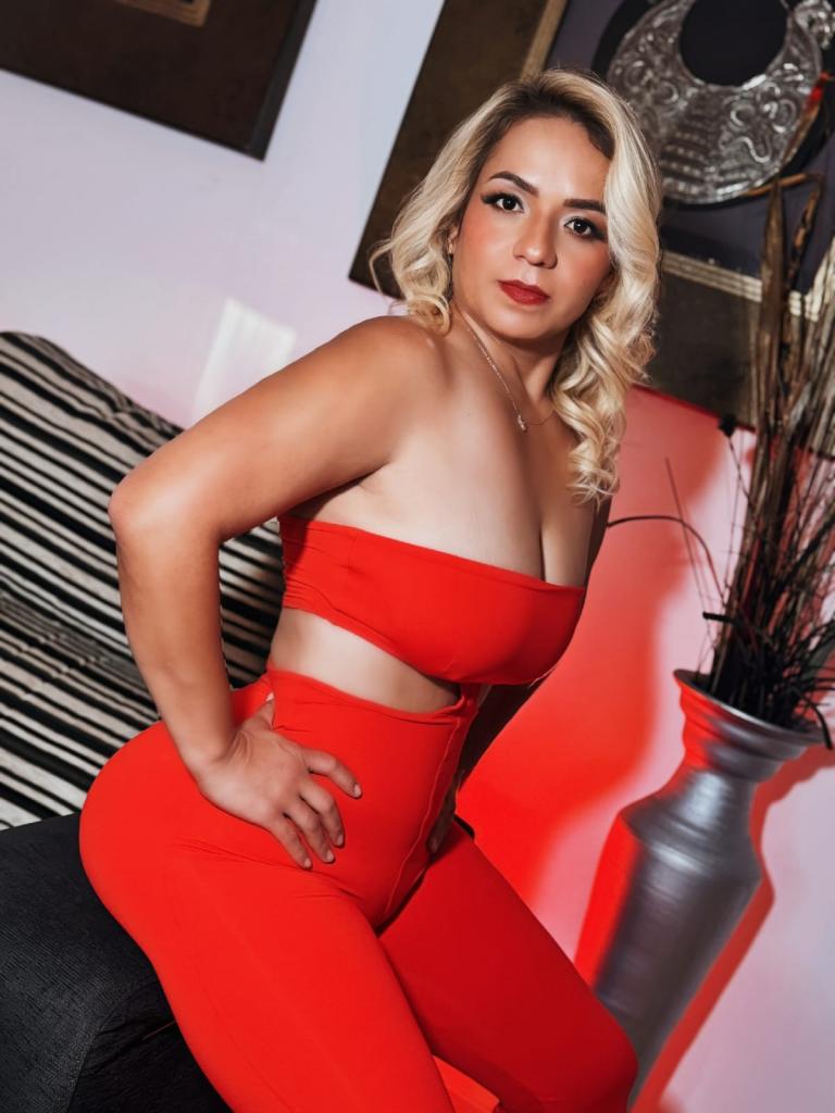 658256456: Chica busca chico en Sevilla