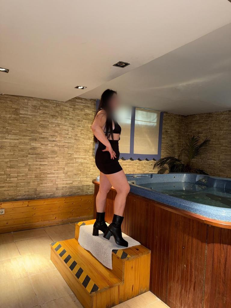 614674608: Chica busca chico en Madrid